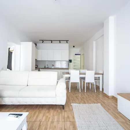 Apartament Regina White 7 *