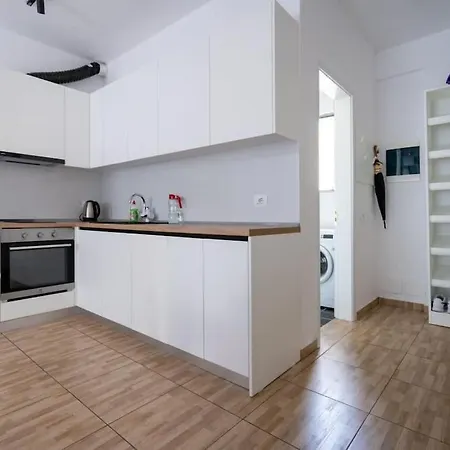 Apartament Regina White 7 *