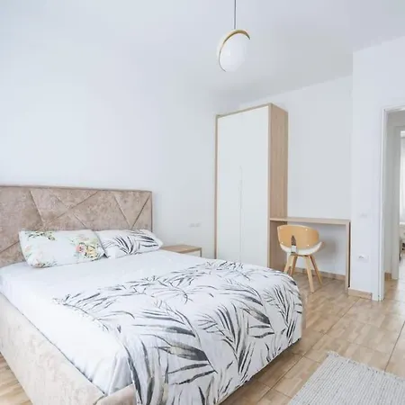 Regina White 7 * Vlorë